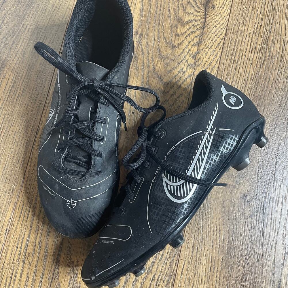 NIKE Boys Soccer Cleats